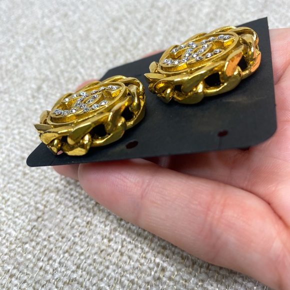 Authentic CHANEL vintage 1990s Gold Plated CC rhinestone Clip on earrings - Picture 4 of 11